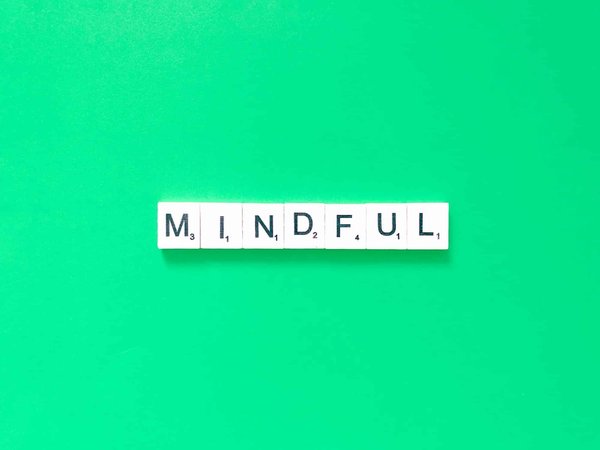 Comment les techniques de pleine conscience peuvent-elles être utilisées pour réduire les comportements impulsifs chez les enfants?